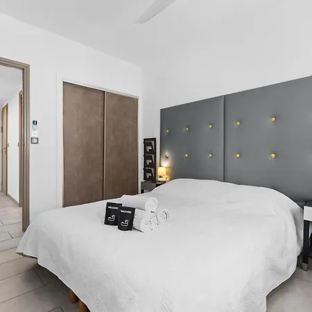 329 Le Florida Apartment *